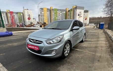 Hyundai Solaris II рестайлинг, 2011 год, 850 000 рублей, 2 фотография