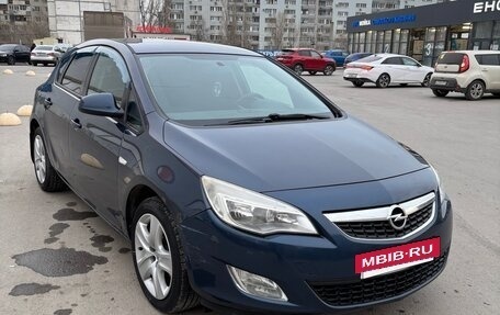 Opel Astra J, 2010 год, 800 000 рублей, 3 фотография