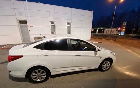 Hyundai Solaris II рестайлинг, 2012 год, 900 000 рублей, 3 фотография