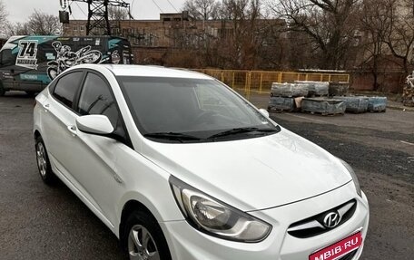 Hyundai Solaris II рестайлинг, 2012 год, 1 120 000 рублей, 1 фотография