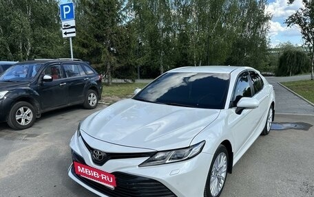 Toyota Camry, 2021 год, 3 200 000 рублей, 2 фотография