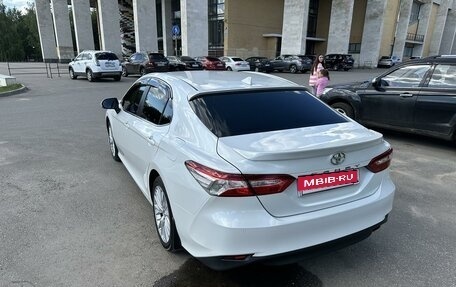 Toyota Camry, 2021 год, 3 200 000 рублей, 5 фотография