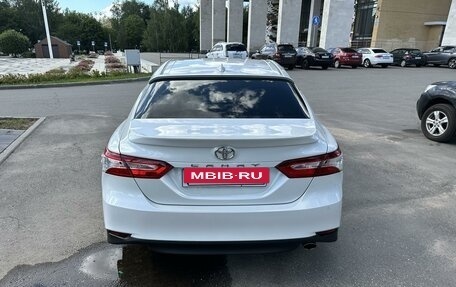 Toyota Camry, 2021 год, 3 200 000 рублей, 6 фотография