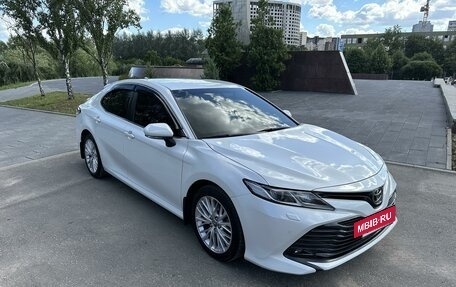 Toyota Camry, 2021 год, 3 200 000 рублей, 8 фотография