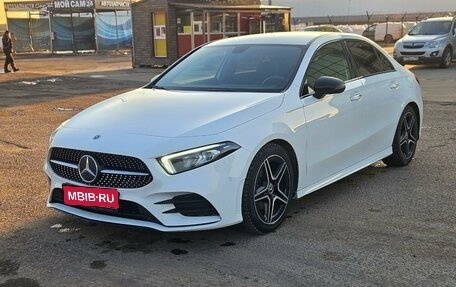 Mercedes-Benz A-Класс, 2019 год, 2 750 000 рублей, 1 фотография