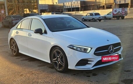 Mercedes-Benz A-Класс, 2019 год, 2 750 000 рублей, 2 фотография