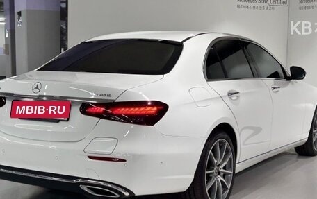 Mercedes-Benz E-Класс, 2022 год, 4 070 000 рублей, 4 фотография