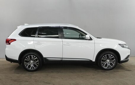 Mitsubishi Outlander III рестайлинг 3, 2018 год, 1 585 000 рублей, 4 фотография