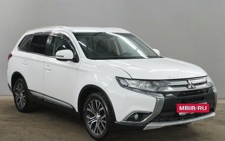 Mitsubishi Outlander III рестайлинг 3, 2018 год, 1 585 000 рублей, 3 фотография