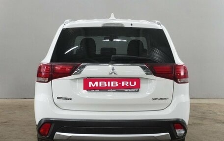 Mitsubishi Outlander III рестайлинг 3, 2018 год, 1 585 000 рублей, 6 фотография