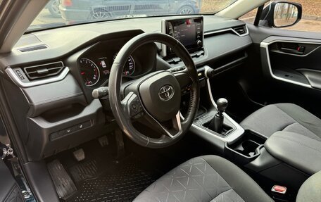 Toyota RAV4, 2019 год, 2 950 000 рублей, 21 фотография