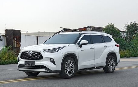 Toyota Highlander, 2022 год, 3 800 000 рублей, 1 фотография