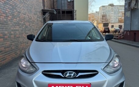 Hyundai Solaris II рестайлинг, 2012 год, 630 000 рублей, 1 фотография