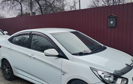 Hyundai Solaris II рестайлинг, 2011 год, 670 000 рублей, 4 фотография