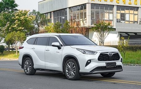Toyota Highlander, 2022 год, 3 800 000 рублей, 7 фотография