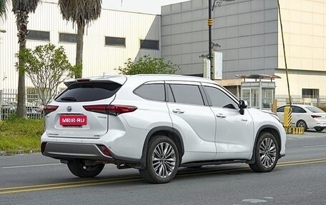 Toyota Highlander, 2022 год, 3 800 000 рублей, 8 фотография