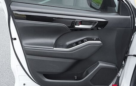 Toyota Highlander, 2022 год, 3 800 000 рублей, 19 фотография