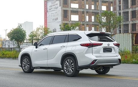 Toyota Highlander, 2022 год, 3 800 000 рублей, 25 фотография