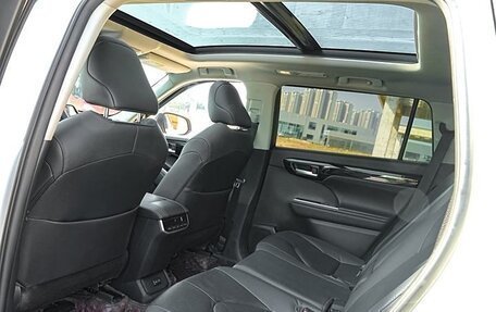 Toyota Highlander, 2022 год, 3 800 000 рублей, 33 фотография