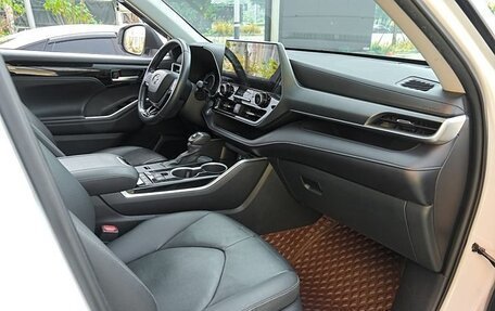 Toyota Highlander, 2022 год, 3 800 000 рублей, 31 фотография