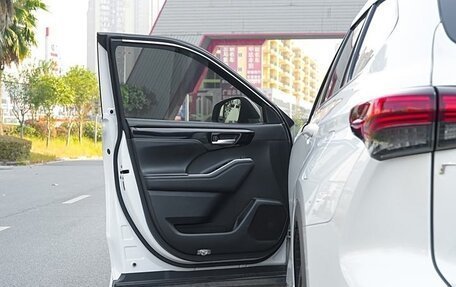 Toyota Highlander, 2022 год, 3 800 000 рублей, 36 фотография