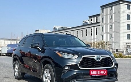 Toyota Highlander, 2022 год, 3 400 000 рублей, 2 фотография