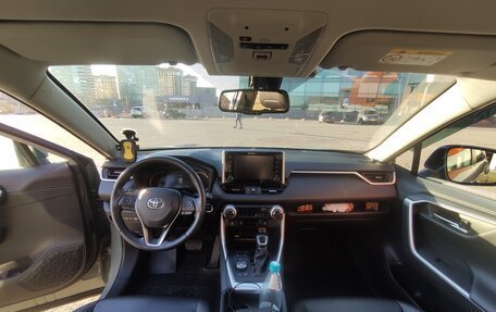 Toyota RAV4, 2020 год, 3 750 000 рублей, 7 фотография