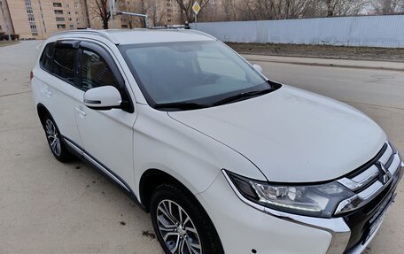 Mitsubishi Outlander III рестайлинг 3, 2018 год, 1 550 000 рублей, 1 фотография