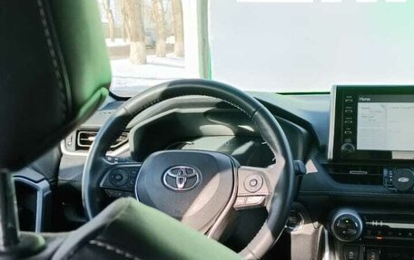 Toyota RAV4, 2022 год, 4 250 000 рублей, 13 фотография