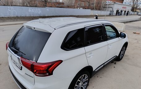 Mitsubishi Outlander III рестайлинг 3, 2018 год, 1 550 000 рублей, 3 фотография