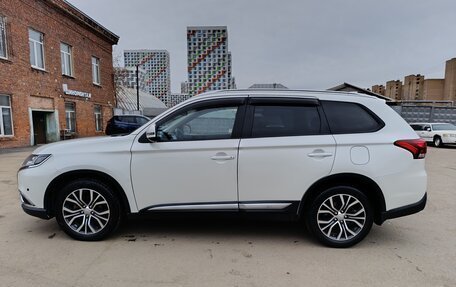 Mitsubishi Outlander III рестайлинг 3, 2018 год, 1 550 000 рублей, 6 фотография