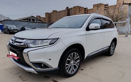 Mitsubishi Outlander III рестайлинг 3, 2018 год, 1 550 000 рублей, 7 фотография