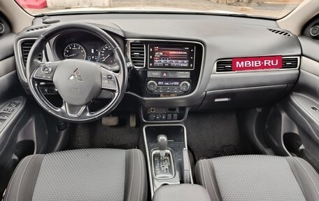 Mitsubishi Outlander III рестайлинг 3, 2018 год, 1 550 000 рублей, 12 фотография