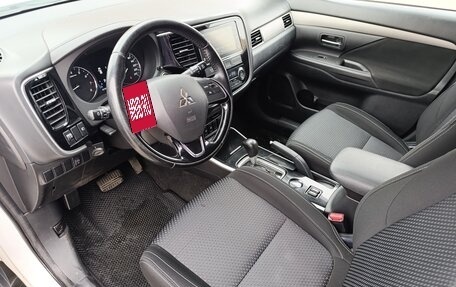 Mitsubishi Outlander III рестайлинг 3, 2018 год, 1 550 000 рублей, 9 фотография