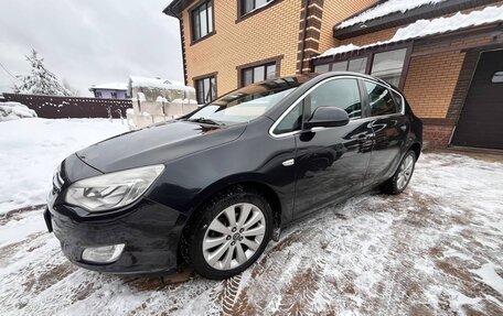 Opel Astra J, 2011 год, 715 000 рублей, 1 фотография