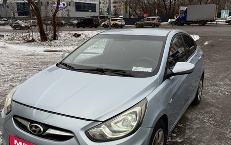 Hyundai Solaris II рестайлинг, 2011 год, 700 000 рублей, 3 фотография