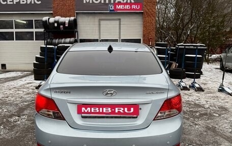 Hyundai Solaris II рестайлинг, 2011 год, 700 000 рублей, 4 фотография