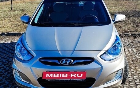 Hyundai Solaris II рестайлинг, 2011 год, 1 000 000 рублей, 3 фотография