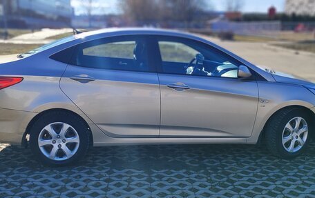 Hyundai Solaris II рестайлинг, 2011 год, 1 000 000 рублей, 6 фотография