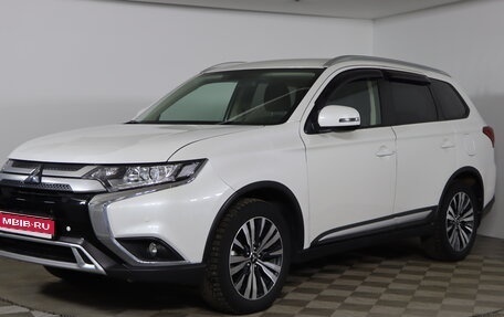 Mitsubishi Outlander III рестайлинг 3, 2020 год, 2 399 990 рублей, 1 фотография
