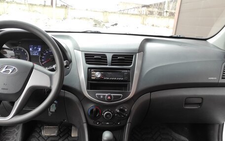 Hyundai Solaris II рестайлинг, 2014 год, 975 000 рублей, 8 фотография