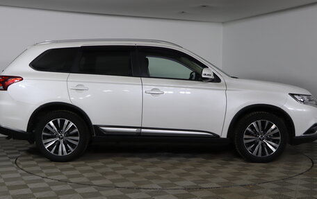 Mitsubishi Outlander III рестайлинг 3, 2020 год, 2 399 990 рублей, 4 фотография