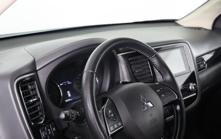 Mitsubishi Outlander III рестайлинг 3, 2020 год, 2 399 990 рублей, 9 фотография
