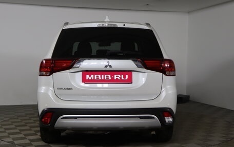 Mitsubishi Outlander III рестайлинг 3, 2020 год, 2 399 990 рублей, 6 фотография