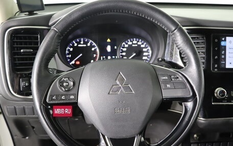 Mitsubishi Outlander III рестайлинг 3, 2020 год, 2 399 990 рублей, 10 фотография