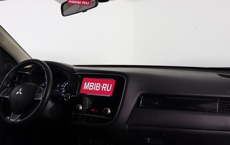 Mitsubishi Outlander III рестайлинг 3, 2020 год, 2 399 990 рублей, 11 фотография