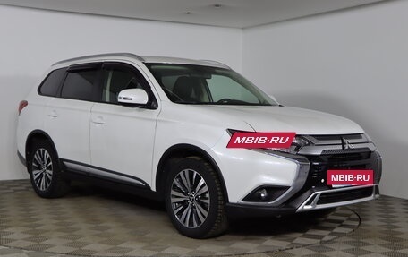 Mitsubishi Outlander III рестайлинг 3, 2020 год, 2 399 990 рублей, 3 фотография