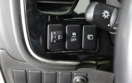 Mitsubishi Outlander III рестайлинг 3, 2020 год, 2 399 990 рублей, 18 фотография