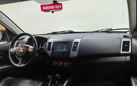 Mitsubishi Outlander III рестайлинг 3, 2011 год, 1 049 000 рублей, 13 фотография