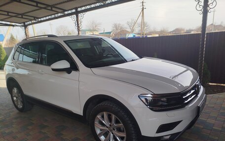 Volkswagen Tiguan II, 2018 год, 2 500 000 рублей, 2 фотография